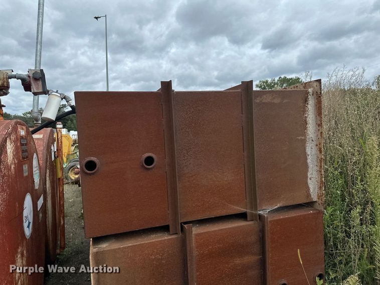 image for item DT6289 (6) fuel tanks