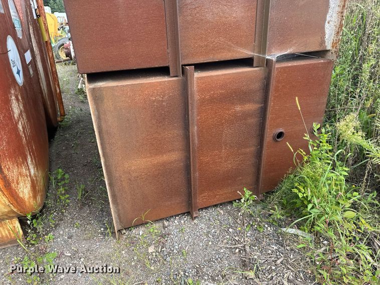 image for item DT6289 (6) fuel tanks