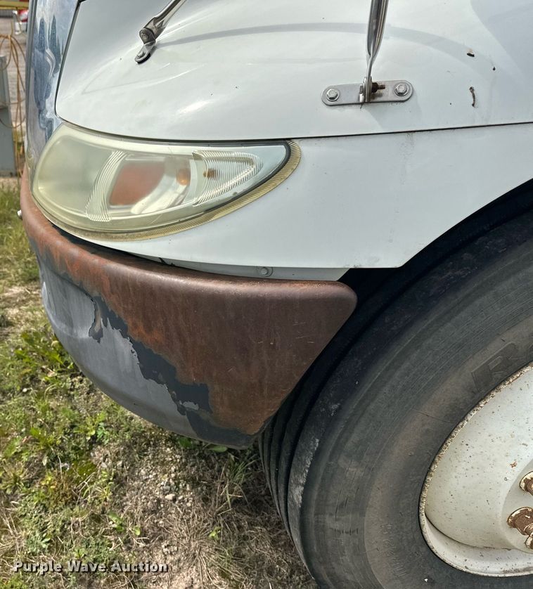 image for item DT6314 2006 International 4200 street sweeper truck