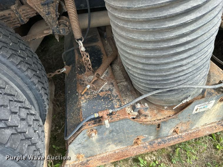 image for item DT6314 2006 International 4200 street sweeper truck