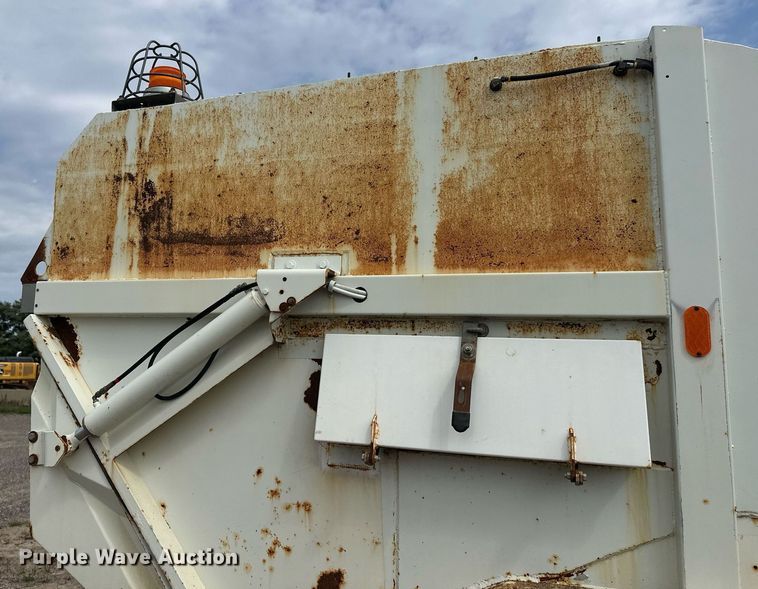 image for item DT6314 2006 International 4200 street sweeper truck