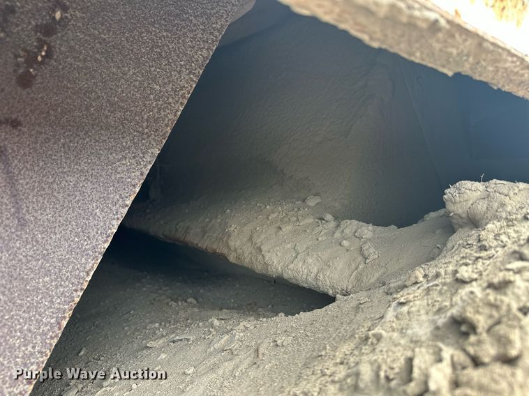 image for item DT6314 2006 International 4200 street sweeper truck