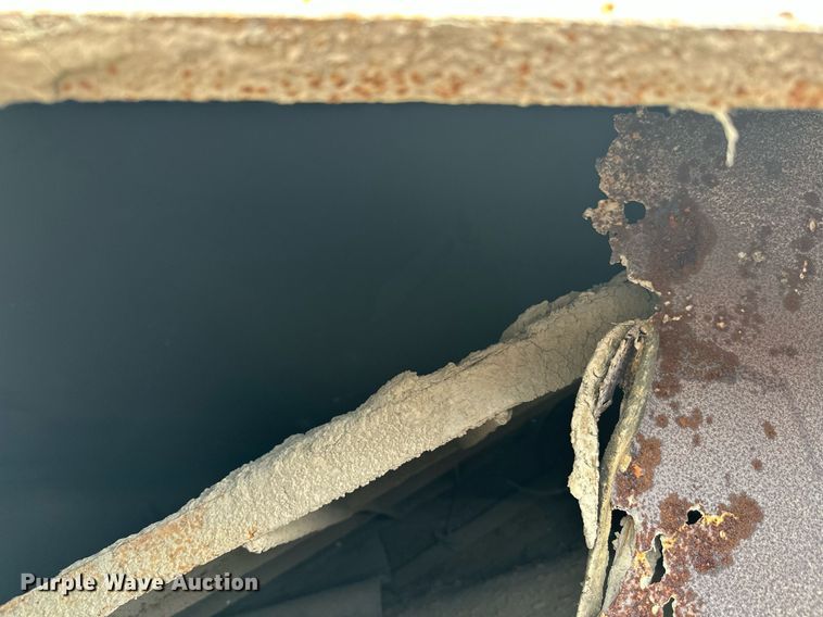 image for item DT6314 2006 International 4200 street sweeper truck