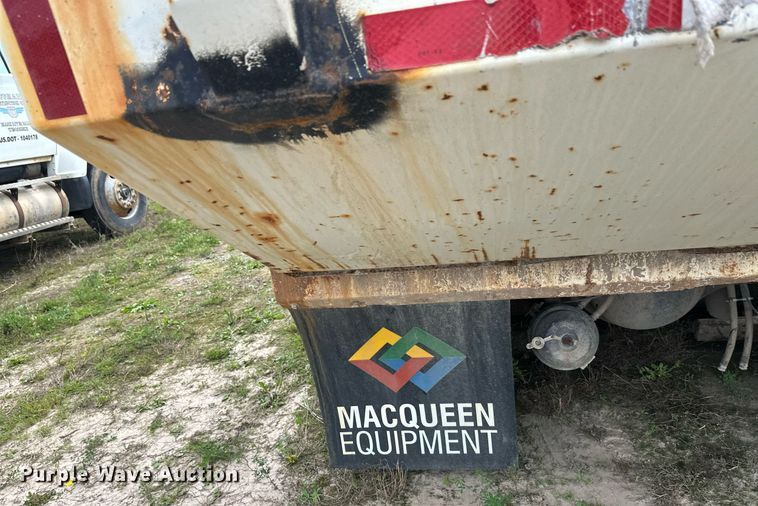 image for item DT6314 2006 International 4200 street sweeper truck