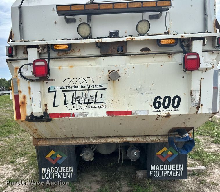 image for item DT6314 2006 International 4200 street sweeper truck