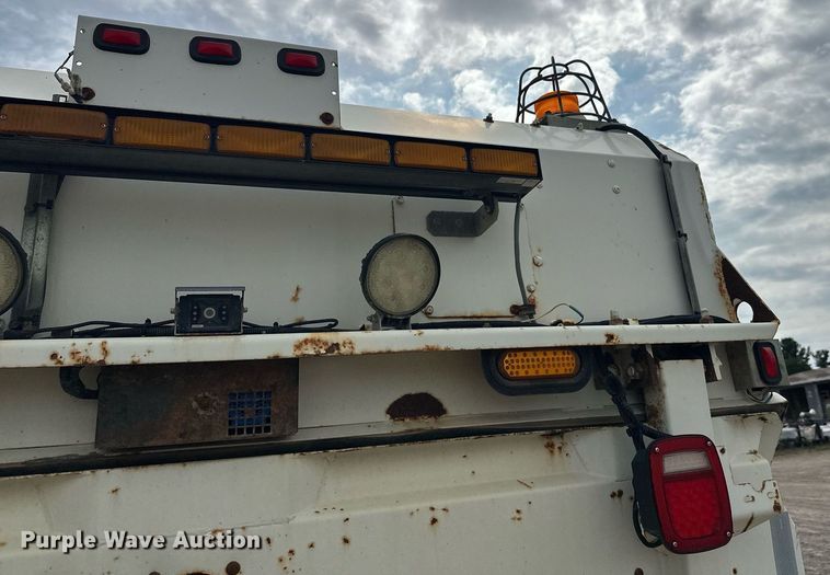 image for item DT6314 2006 International 4200 street sweeper truck