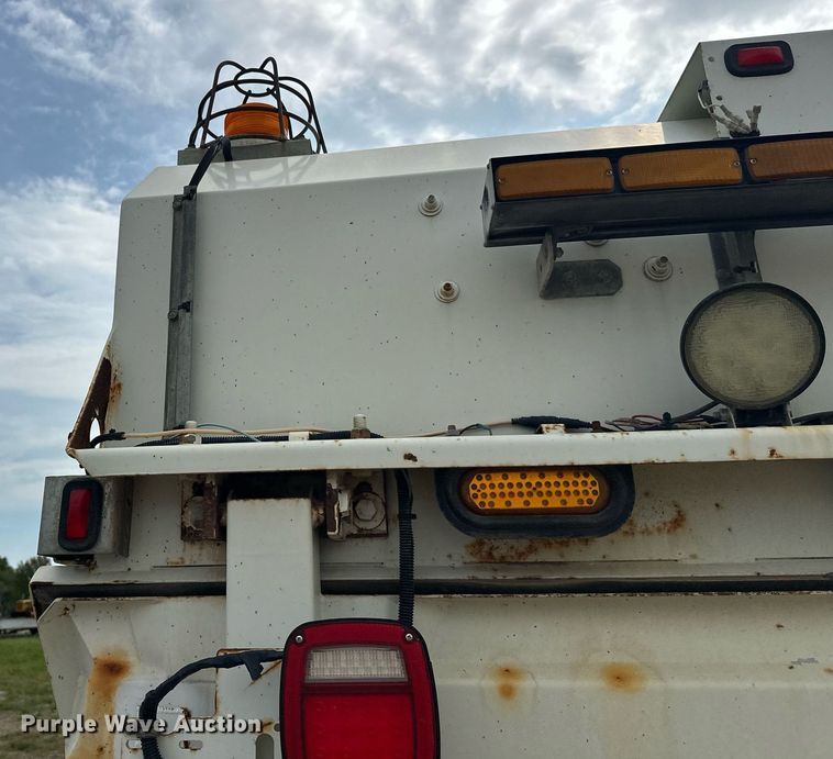 image for item DT6314 2006 International 4200 street sweeper truck