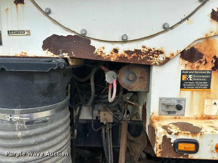 image for item DT6314 2006 International 4200 street sweeper truck