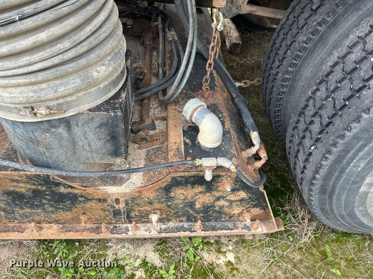 image for item DT6314 2006 International 4200 street sweeper truck