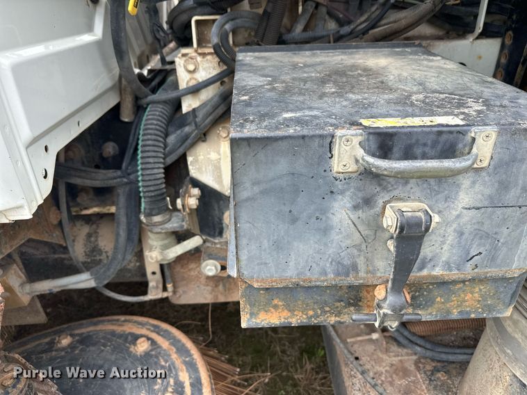 image for item DT6314 2006 International 4200 street sweeper truck