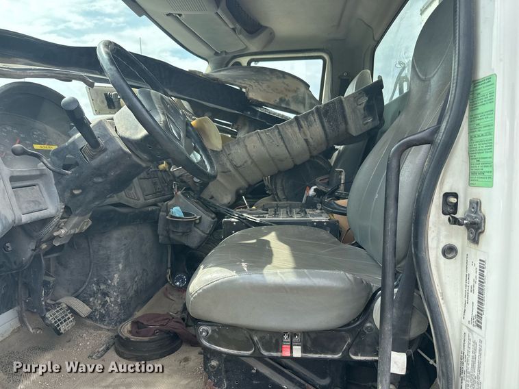 image for item DT6314 2006 International 4200 street sweeper truck