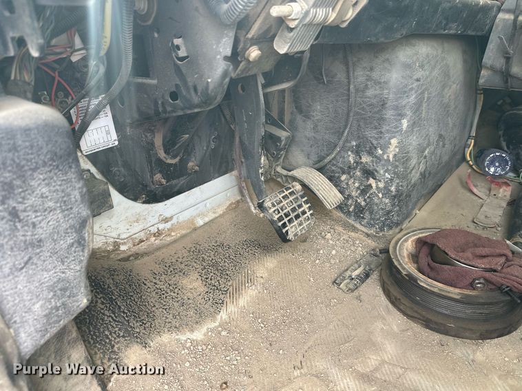 image for item DT6314 2006 International 4200 street sweeper truck