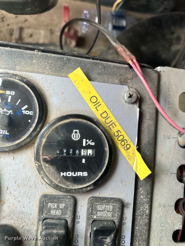 image for item DT6314 2006 International 4200 street sweeper truck