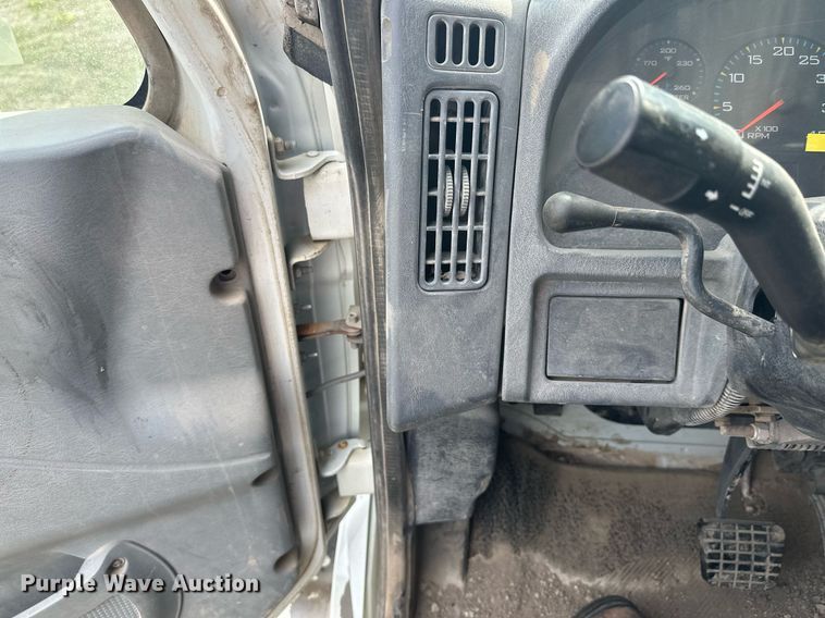 image for item DT6314 2006 International 4200 street sweeper truck