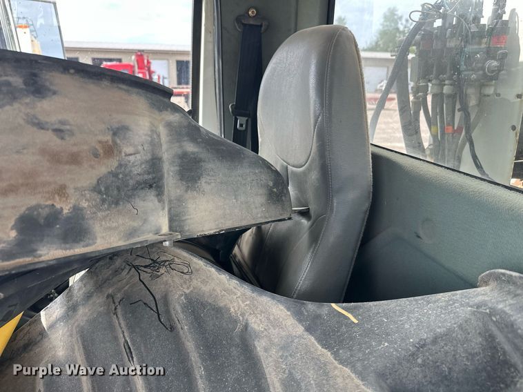 image for item DT6314 2006 International 4200 street sweeper truck