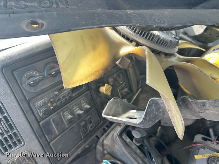 image for item DT6314 2006 International 4200 street sweeper truck