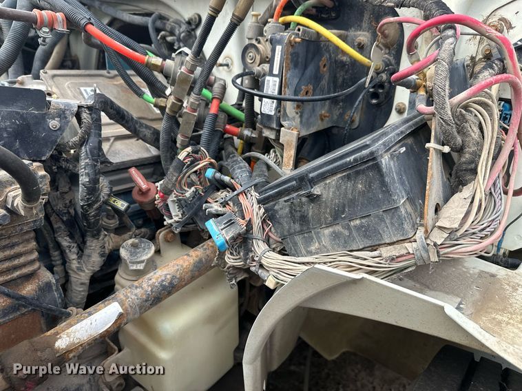 image for item DT6314 2006 International 4200 street sweeper truck