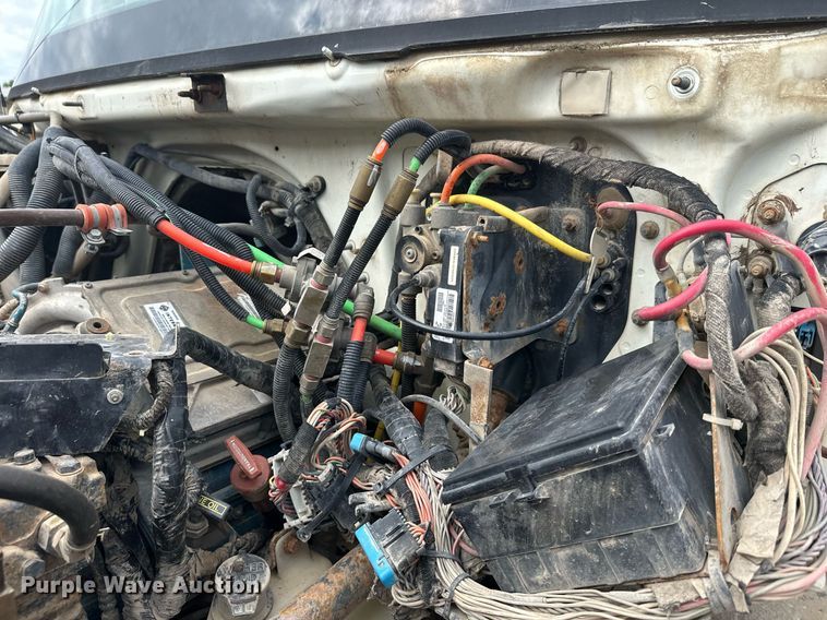 image for item DT6314 2006 International 4200 street sweeper truck