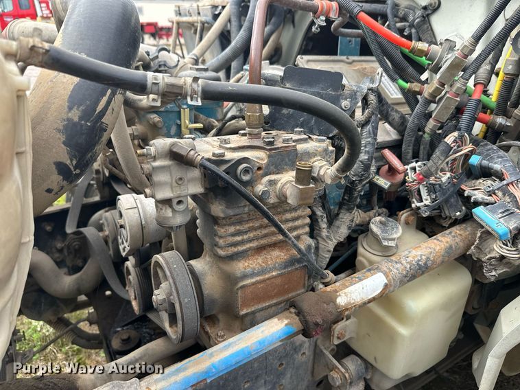 image for item DT6314 2006 International 4200 street sweeper truck