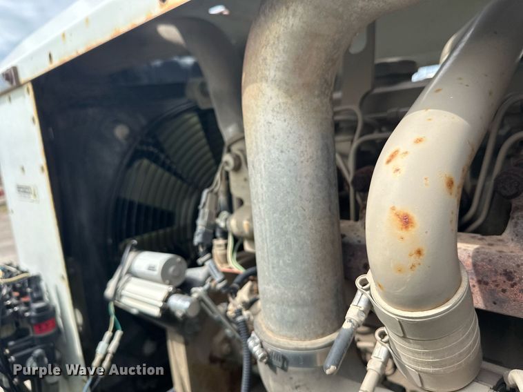 image for item DT6314 2006 International 4200 street sweeper truck