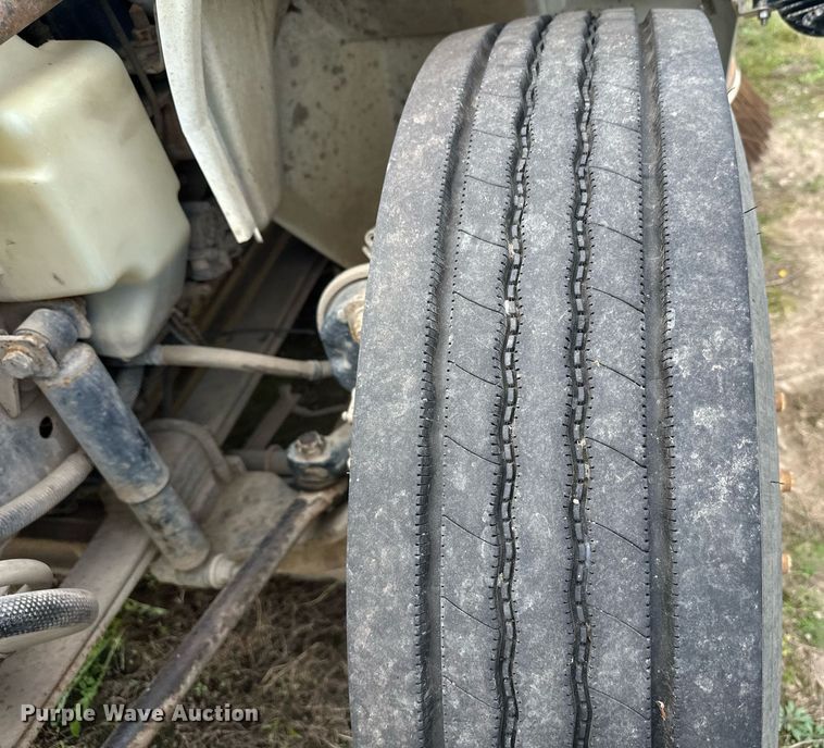 image for item DT6314 2006 International 4200 street sweeper truck