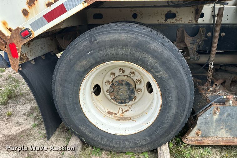 image for item DT6314 2006 International 4200 street sweeper truck