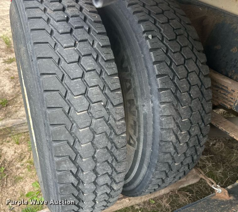 image for item DT6314 2006 International 4200 street sweeper truck