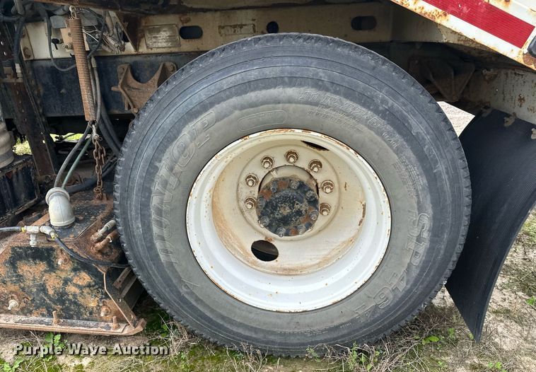 image for item DT6314 2006 International 4200 street sweeper truck