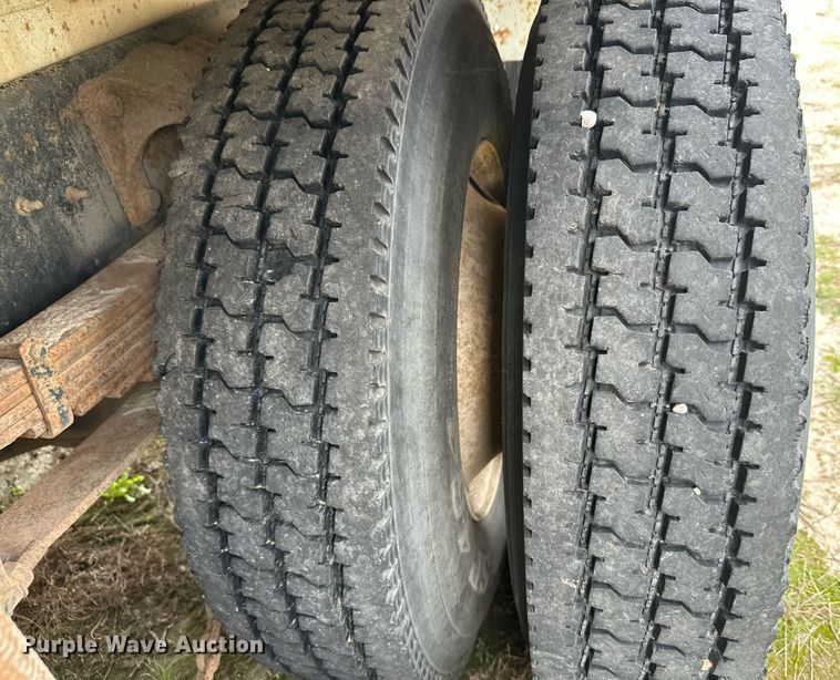 image for item DT6314 2006 International 4200 street sweeper truck