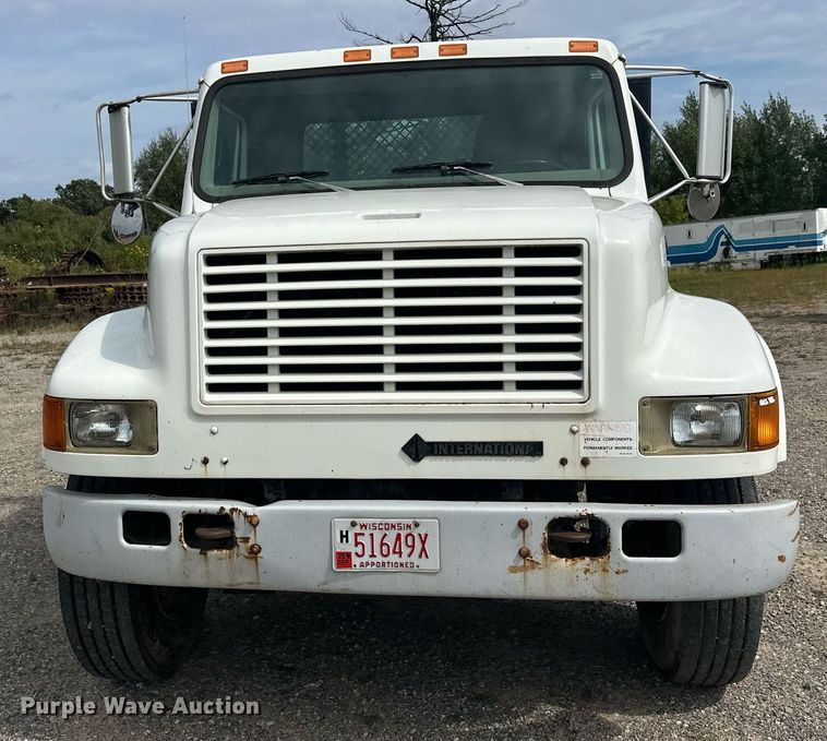 image for item DT6315 1998 International 4900 flatbed truck