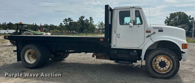 image for item DT6315 1998 International 4900 flatbed truck