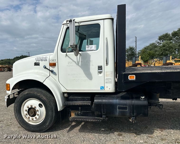 image for item DT6315 1998 International 4900 flatbed truck