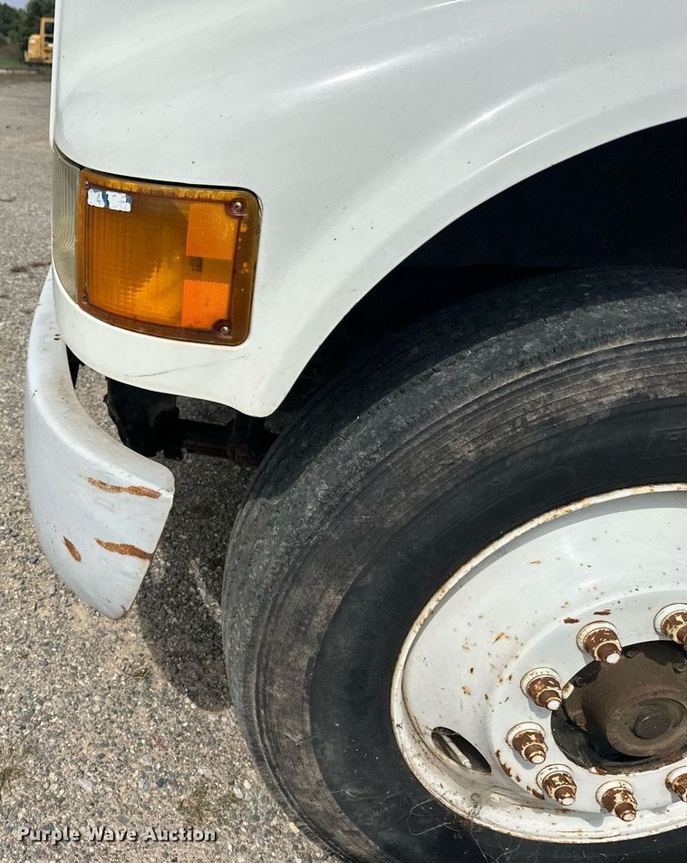 image for item DT6315 1998 International 4900 flatbed truck