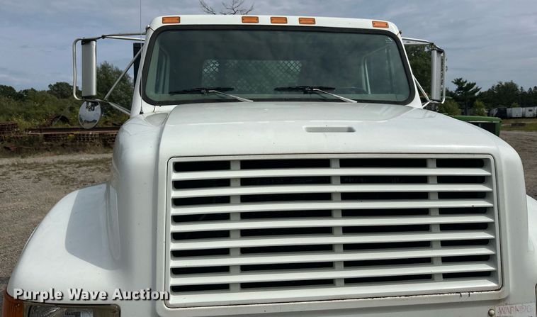image for item DT6315 1998 International 4900 flatbed truck