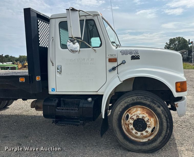 image for item DT6315 1998 International 4900 flatbed truck