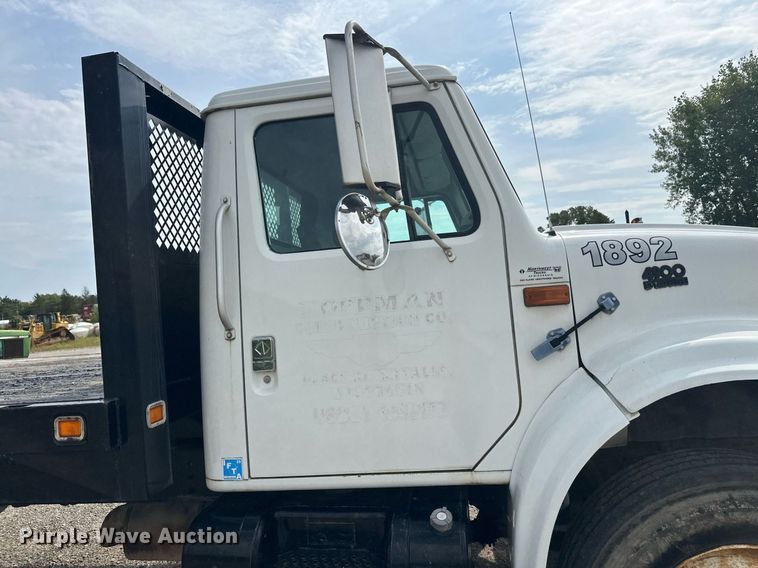 image for item DT6315 1998 International 4900 flatbed truck