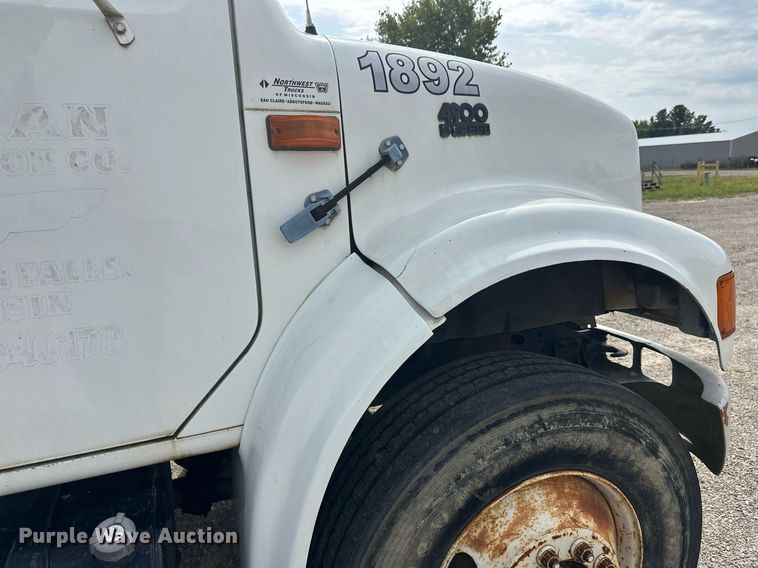 image for item DT6315 1998 International 4900 flatbed truck