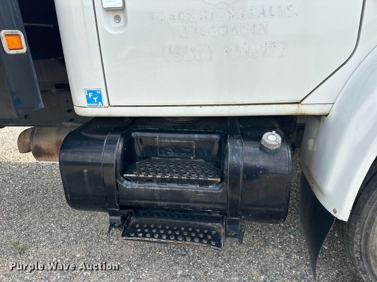 image for item DT6315 1998 International 4900 flatbed truck