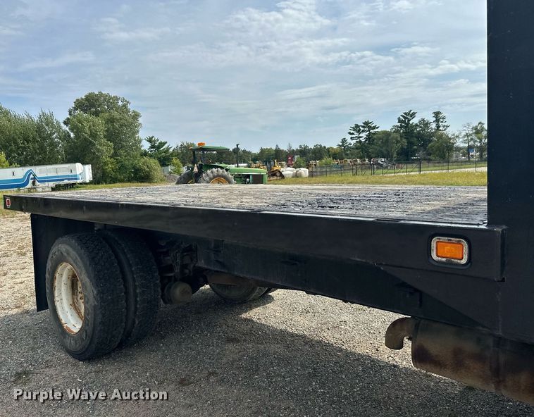 image for item DT6315 1998 International 4900 flatbed truck