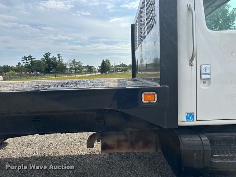 image for item DT6315 1998 International 4900 flatbed truck
