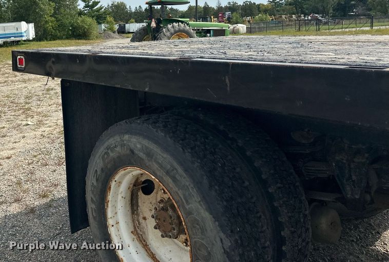 image for item DT6315 1998 International 4900 flatbed truck