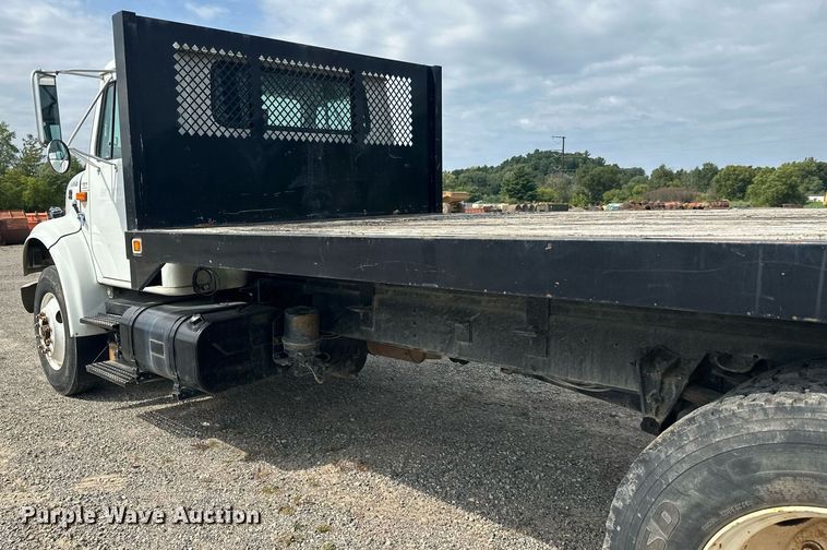 image for item DT6315 1998 International 4900 flatbed truck