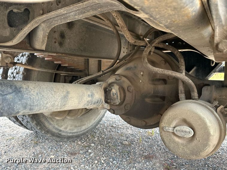 image for item DT6315 1998 International 4900 flatbed truck