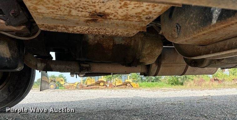 image for item DT6315 1998 International 4900 flatbed truck