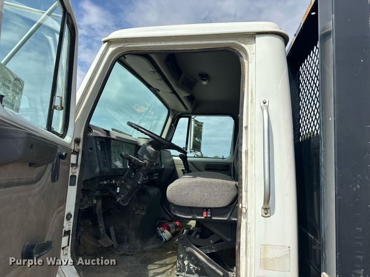 image for item DT6315 1998 International 4900 flatbed truck