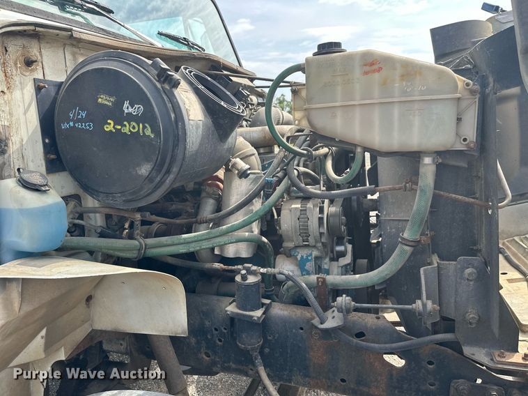 image for item DT6315 1998 International 4900 flatbed truck