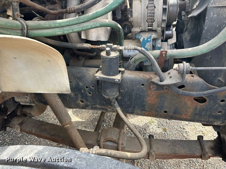 image for item DT6315 1998 International 4900 flatbed truck