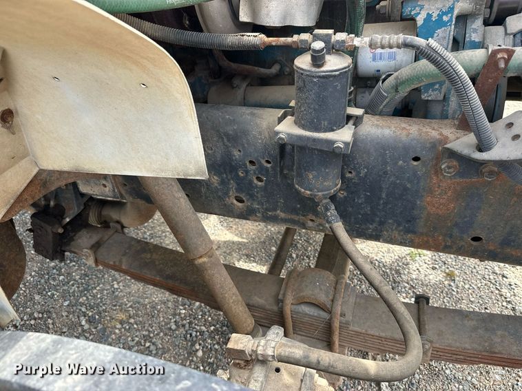 image for item DT6315 1998 International 4900 flatbed truck