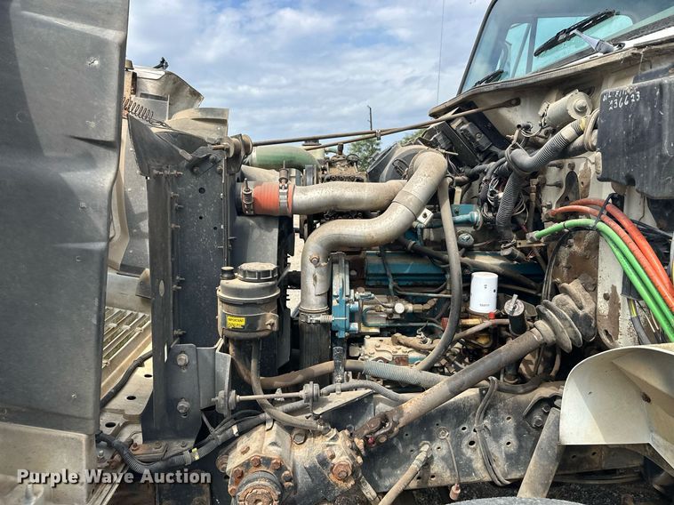 image for item DT6315 1998 International 4900 flatbed truck