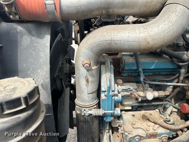 image for item DT6315 1998 International 4900 flatbed truck